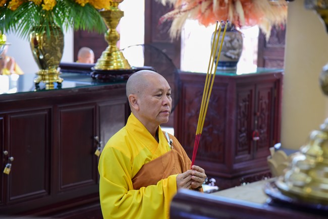 Pratimoksa commandment rite and precept listen at Hoang Phap pagoda